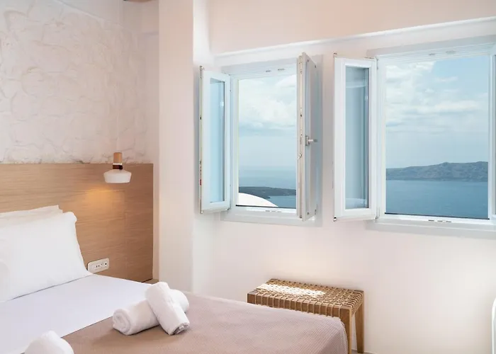 Airth Santorini Suites