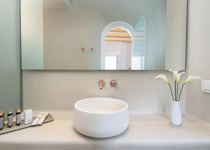 Airth Santorini Suites