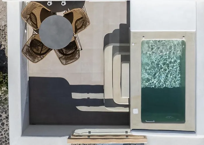 Airth Santorini Suites *