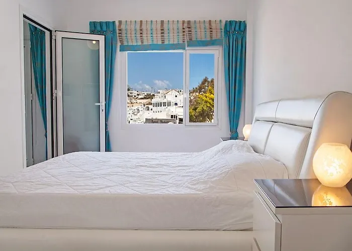 Airth Santorini Фиростефани