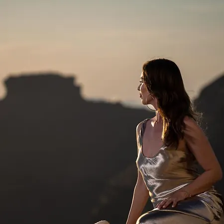 Airth Santorini Suites *