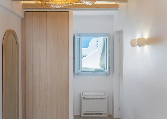 Airth Santorini Firostefani