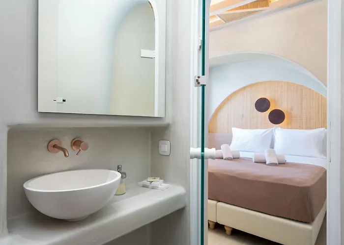 Airth Santorini Firostefani